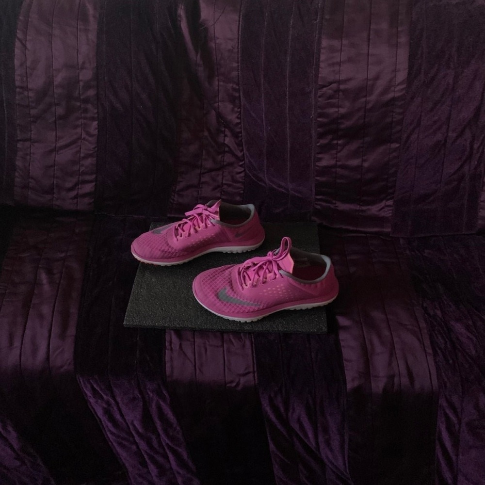 Nike Women’s Bright Pink Lightweight Running Sneakers